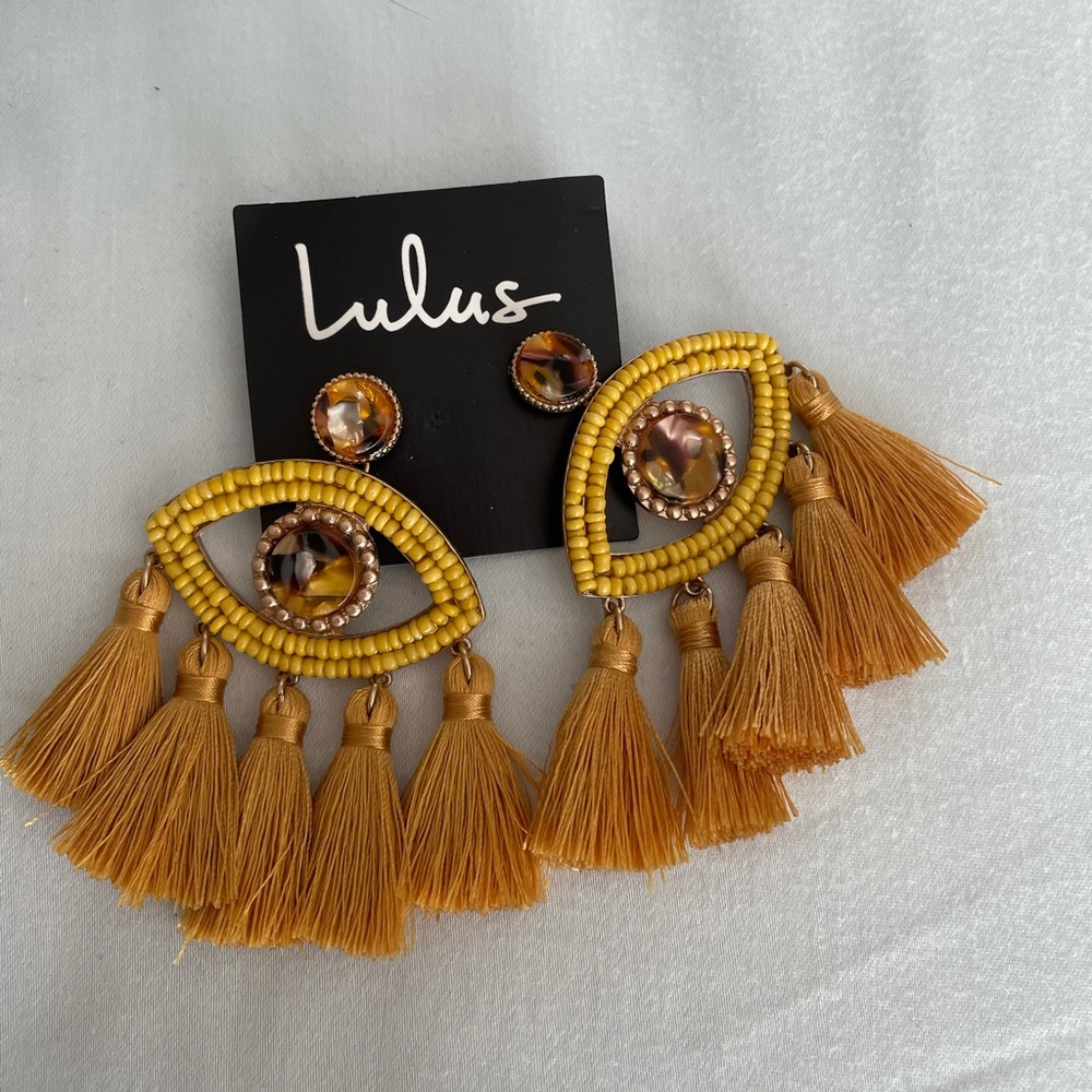 Eye earrings